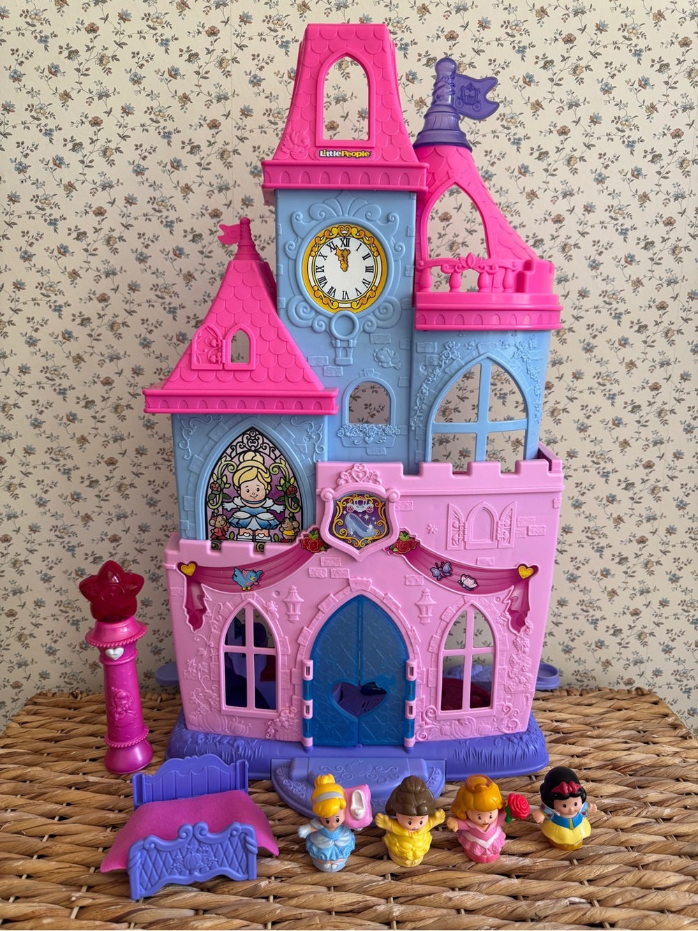 Fisher-Price Little People Disney Princess magical wand palace castle talkers